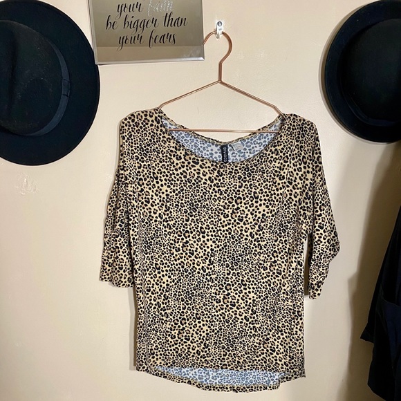 H&M leopard top - Picture 1 of 11